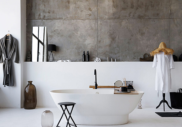 Mehrere Umsetzungen fugenloser Bäder