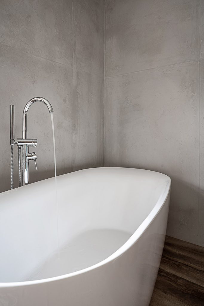 Fugenlose Badgestaltung mit Badewanne