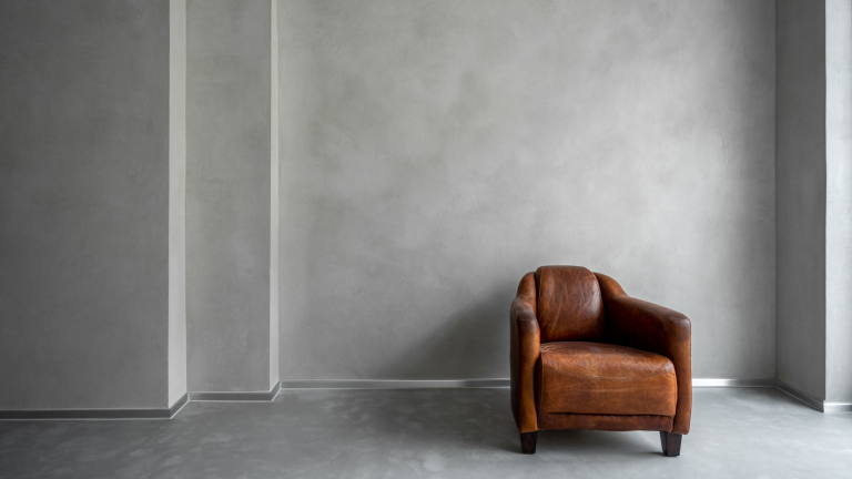 Fugenlose Oberflächen von Volimea in grau für Wand und Boden.